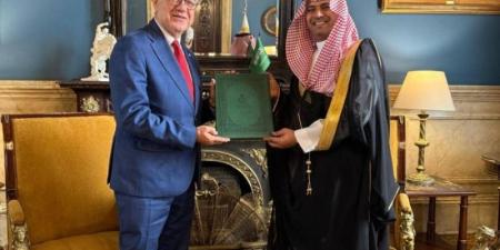 المزيني يقدم نسخة من أوراق اعتماده سفيرًا للمملكة لدى الأوروغواي - تليجراف الخليج