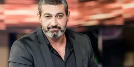 الفنان ياسر جلال يتلقي دروس ودورات مكثّفة لتعلُّم أساسيات التقديم التلفزيوني - تليجراف الخليج