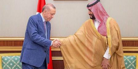 ولي العهد يبحث مع الرئيس التركي تطورات التصعيد في المنطقة وسبل احتواء الأزمة - تليجراف الخليج