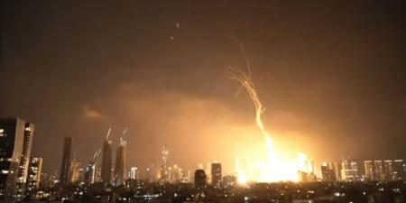 مصادر عبرية: حدث خطير جدا في تل أبيب عقب سقوط صاروخ إيراني - تليجراف الخليج