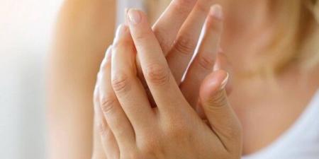 تقشّر راحة اليدين له عدة أسباب وهذه أبرزها - تليجراف الخليج