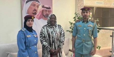 شرطة عجمان تجسّد قيم الإنسانية: مركز مصفوت يستضيف سائحة تعطّلت مركبتها ويؤمّن راحتها حتى استكمال رحلتها - تليجراف الخليج