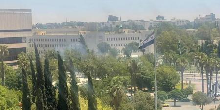 الاحتلال الإسرائيلي يستهدف مدخل هيئة الأركان في دمشق وآلية للقوات الحكومية في السويداء #عاجل - تليجراف الخليج