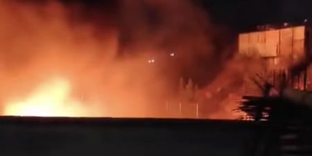 جهود كبيرة للدفاع المدني في إخماد حريق مصنع مفروشات بالزرقاء .. فيديو - تليجراف الخليج
