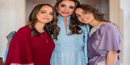 الملكة رانيا تتفرّد بتنسيق مجوهراتها الملكية وسط أسلوب مختلف للأميرتين إيمان وسلمى - تليجراف الخليج