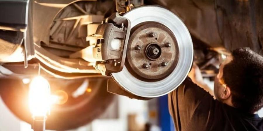 تعرف على علامات وأسباب انخفاض أو تلف زيت الفرامل في سيارتك - تليجراف الخليج