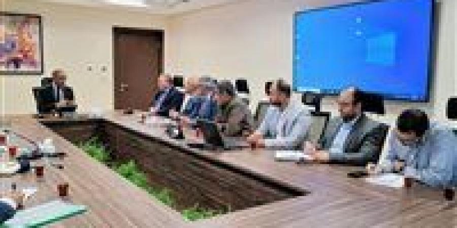 نائب وزير الإسكان يعقد اجتماعاً لمناقشة الاحتياجات المائية بمحافظة البحر الأحمر - تليجراف الخليج