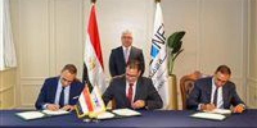 باستثمارات 20 مليون دولار.. رئيس اقتصادية قناة السويس يشهد توقيع عقد مشروع «شركة النيل لإعادة تدوير البلاستيك» - تليجراف الخليج