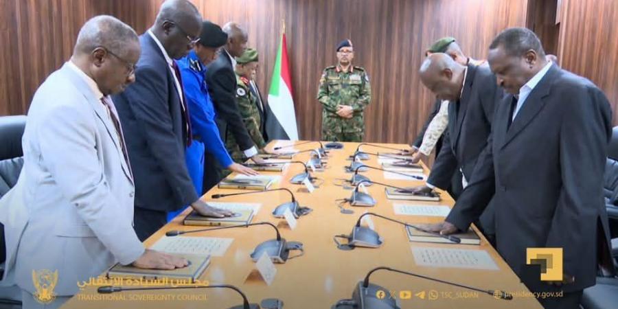 مجلس حكومي يؤدي القسم أمام إبراهيم جابر - تليجراف الخليج