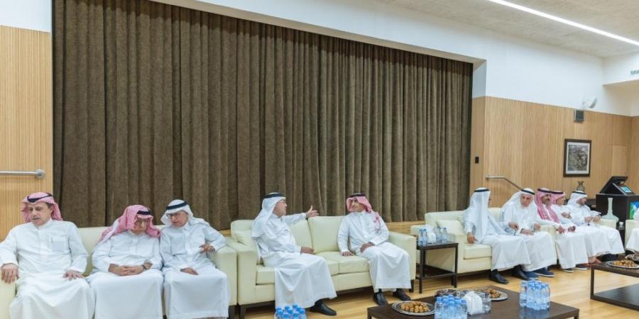 وكيل إمارة الشرقية يعزي المهندس أمين الناصر في وفاة والدته - تليجراف الخليج