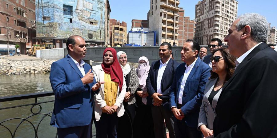 رئيس الوزراء يتفقد أعمال تطوير كورنيش ترعة القاصد - تليجراف الخليج