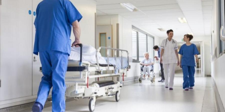 ضحك لمدة 4 ساعات فتم نقله إلى المستشفى .. تفاصيل حادثة غريبة - تليجراف الخليج