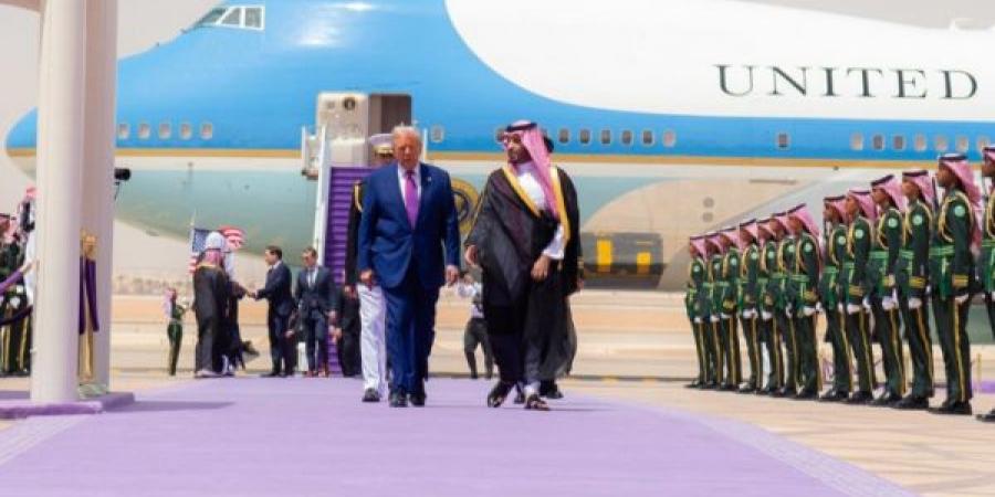 ما سر لون السجاد البنفسجي خلال استقبال ترامب في الرياض؟ - تليجراف الخليج