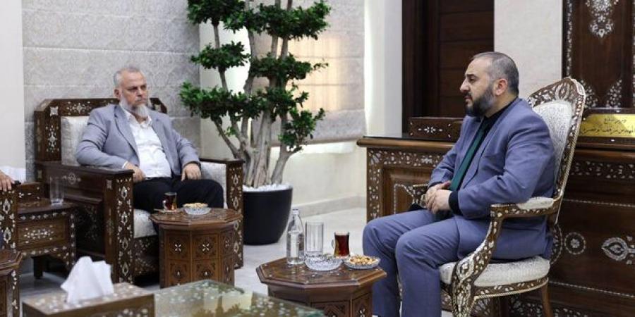 وزير الدفاع يلتقي وفداً من لجنة السلم الأهلي برئاسة السيد حسن صوفان - تليجراف الخليج