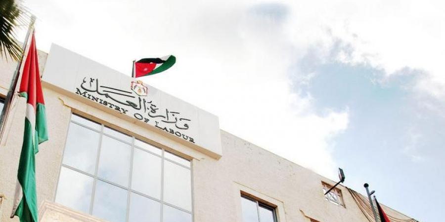 "العمل": التغييرات على مهنة "عامل نظافة" خاصة بالعمالة غير الأردنية في العمارات السكنية فقط - تليجراف الخليج