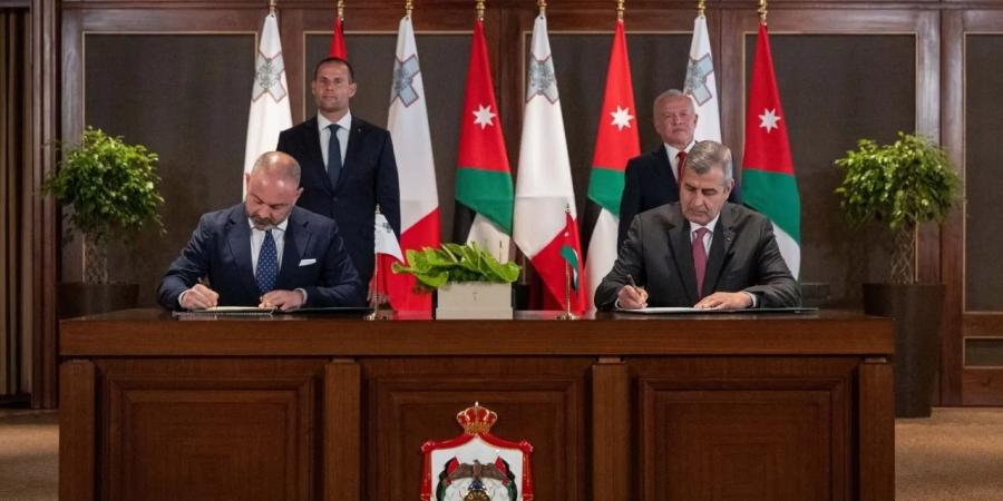 الملك ورئيس وزراء مالطا يشهدان توقيع اتفاقية ومذكرات تفاهم - تليجراف الخليج