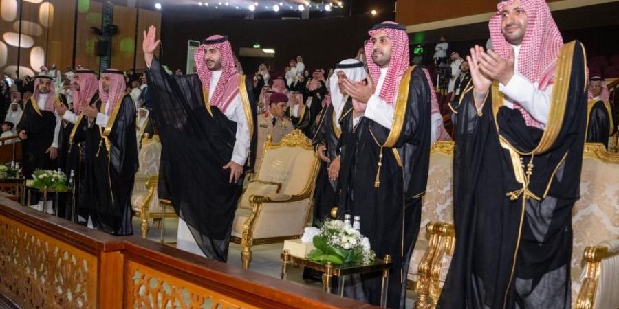 وزير الدفاع: سعيد بتخرج ابني ونتشارك الفرحة بجيلٌ واعد من أجيال الوطن - تليجراف الخليج