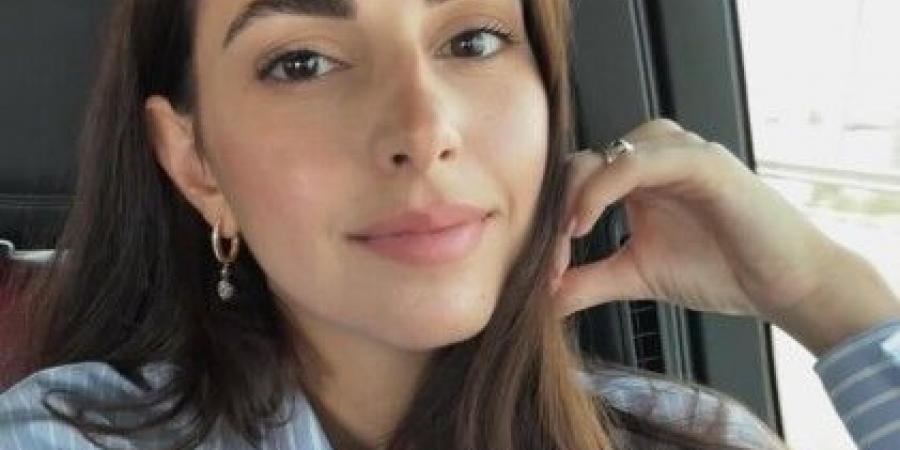 ملكة جمال لبنان السابقة برشاقة واضحة.. وهكذا أطلت بملابس السباحة - تليجراف الخليج
