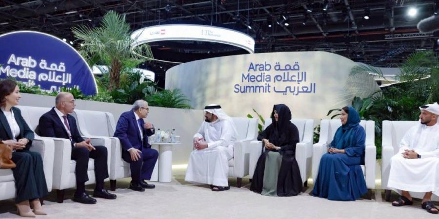 أحمد بن محمد يلتقي رئيس مجلس الوزراء اللبناني على هامش قمة الإعلام العربي في دبي - تليجراف الخليج