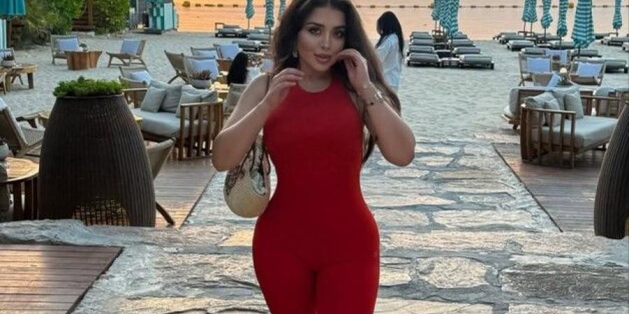 هيا مرعشلي تضج جمالاً وأنوثة بفستان بغاية الرقي والروعة - تليجراف الخليج