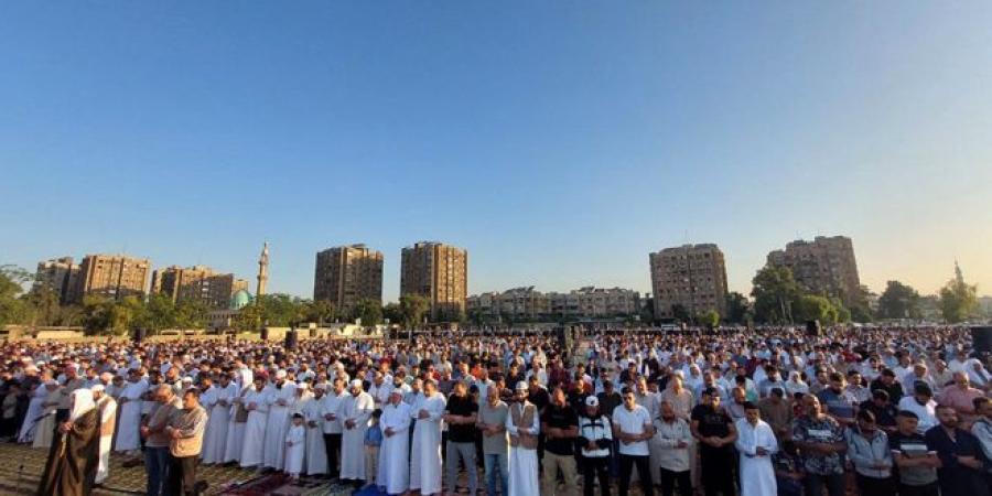 آلاف المصلين يؤدون صلاة عيد الأضحى المبارك في ساحة الزاهرة الجديدة بدمشق - تليجراف الخليج