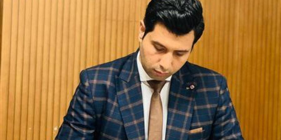 بقصيدة «ابكي يا عيني على البطل».. الإعلامي أحمد دياب يرثي خالد عبد العال بطل العاشر من رمضان - تليجراف الخليج
