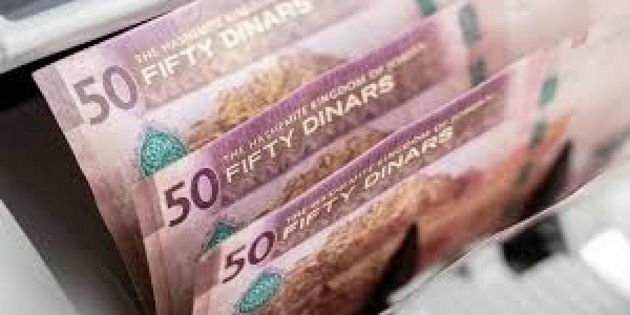 "بعد إدانتهم بقضية اختلاس أموال مودعين" .. سجن 3 موظفين في بنك 5 سنوات وتغريمهم 15 ألف دينار - تليجراف الخليج