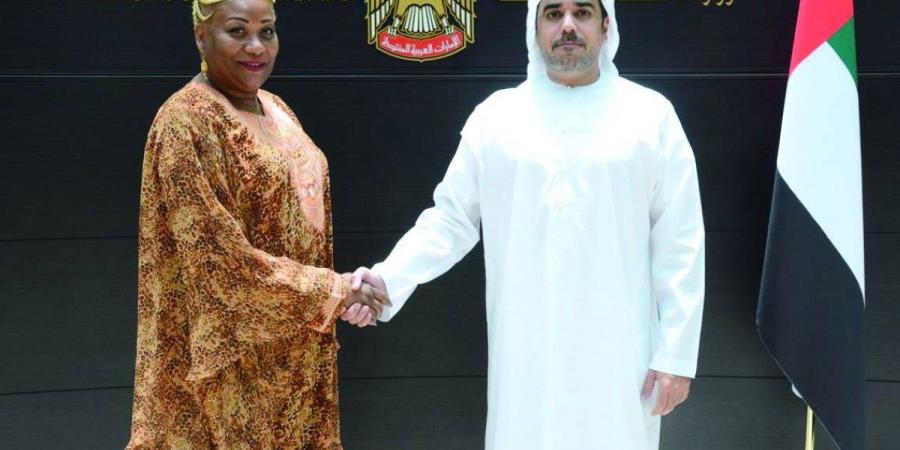 الخارجية تتسلم البراءة القنصلية من قنصل عام أنغولا في دبي - تليجراف الخليج