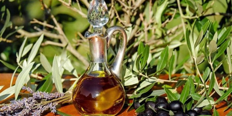 رغم فوائده .. الإفراط في زيت الزيتون قد يؤدي لزيادة الوزن وأمراض القلب - تليجراف الخليج