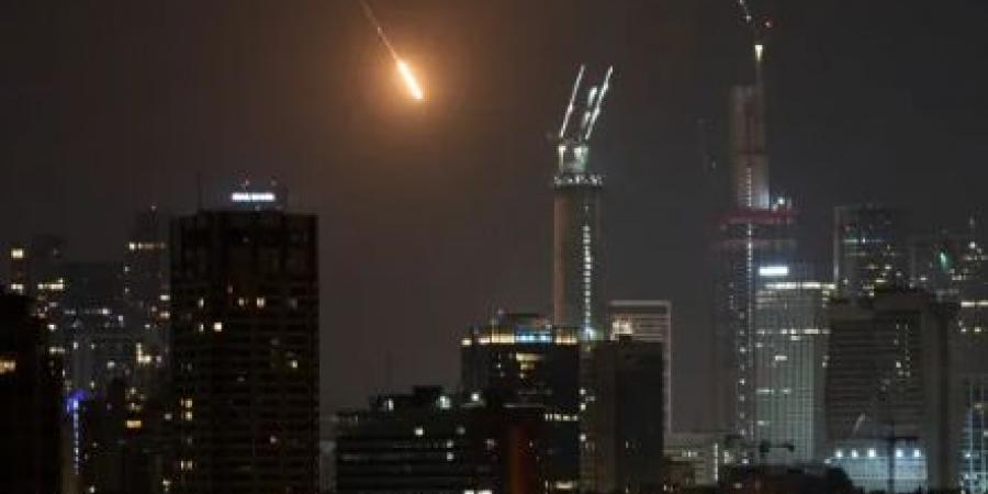 القناة 12 العبرية: إيران أطلقت نحو 80 صاروخًا على إسرائيل منذ الليلة الماضية - تليجراف الخليج