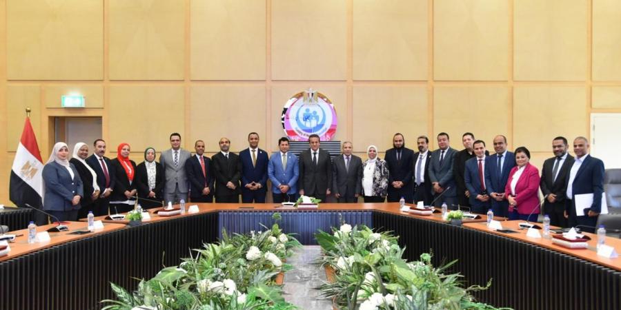  وزيرا الصحة والشباب يعقدان لقاءً موسعًا مع لجنة السكان بنموذج محاكاة مجلس الشيوخ  - تليجراف الخليج