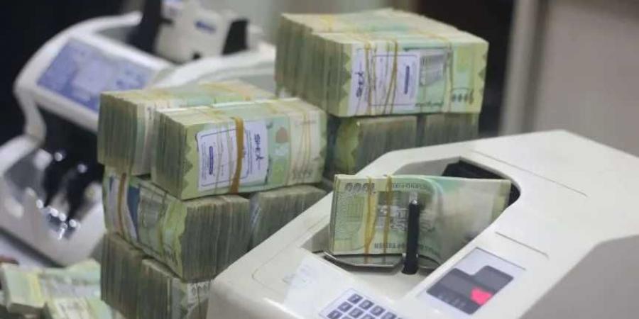 خبير اقتصادي: هذه أسباب انهيار الريال اليمني إلى مستوى غير مسبوق في تأريخه - تليجراف الخليج