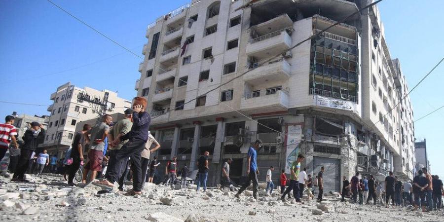 مقتل 64 فلسطينيا في الغارات الإسرائيلية المتواصلة على قطاع غزة منذ فجر يوم السبت - تليجراف الخليج