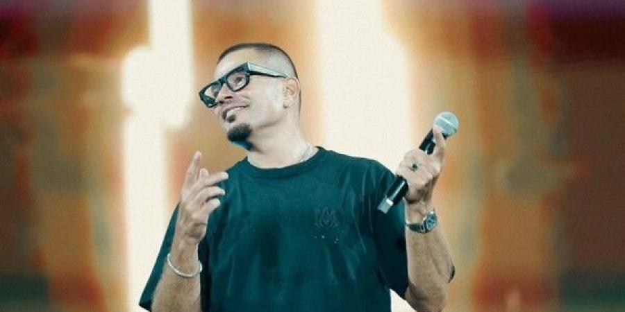 خلاف بين أيمن بهجت قمر ومحمد صلاح العزب بسبب عمرو دياب.. هذا ما حصل! - تليجراف الخليج