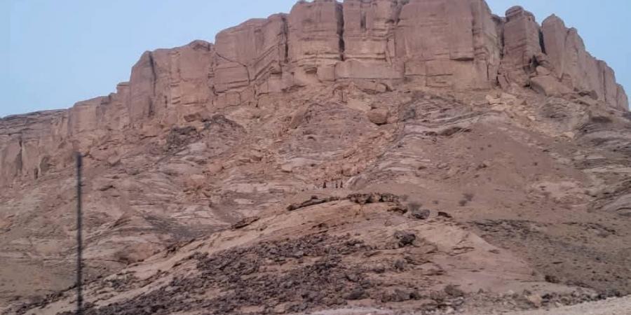 3 شبان عالقون في أحد جبال شبوة وإطلاق... - تليجراف الخليج