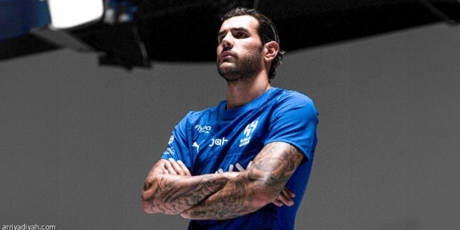 4 يزاحمون ثيو في دفاع الهلال - تليجراف الخليج