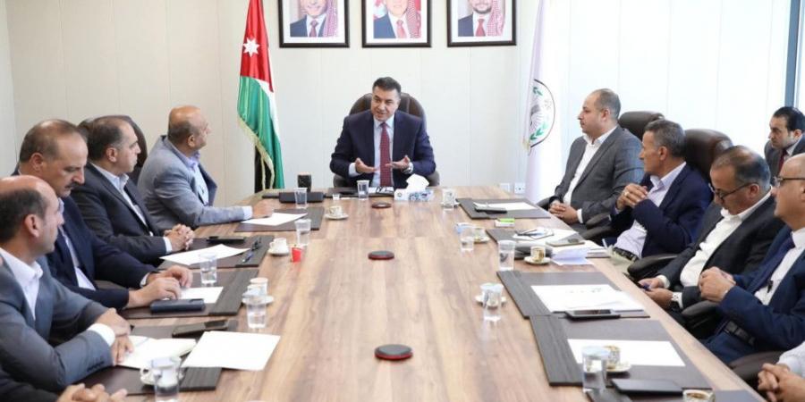 وزير الزراعة يشدد على أهمية التحول من التخطيط النظري إلى تنفيذ برامج ومشاريع عملية وواقعية - تليجراف الخليج