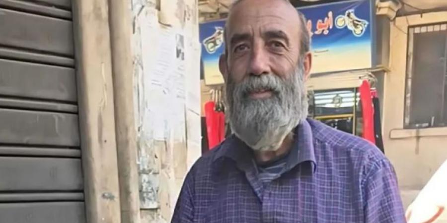 نجم باب الحارة على الرصيف .. أيهم عيادة يبيع الحلوى - تليجراف الخليج